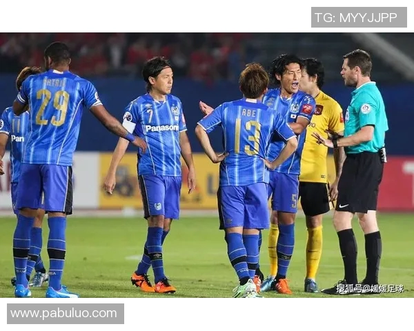 爱媛队与山口雷法的激烈对决展现足球魅力与团队精神