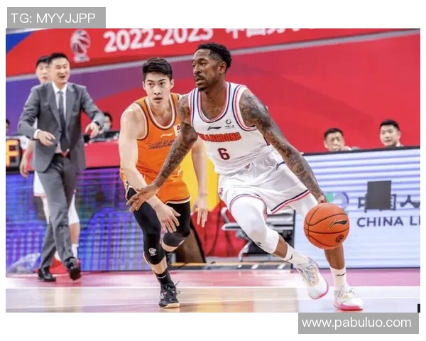 马尚布鲁克斯的篮球之路：从青涩新秀到赛场巨星的蜕变与成长